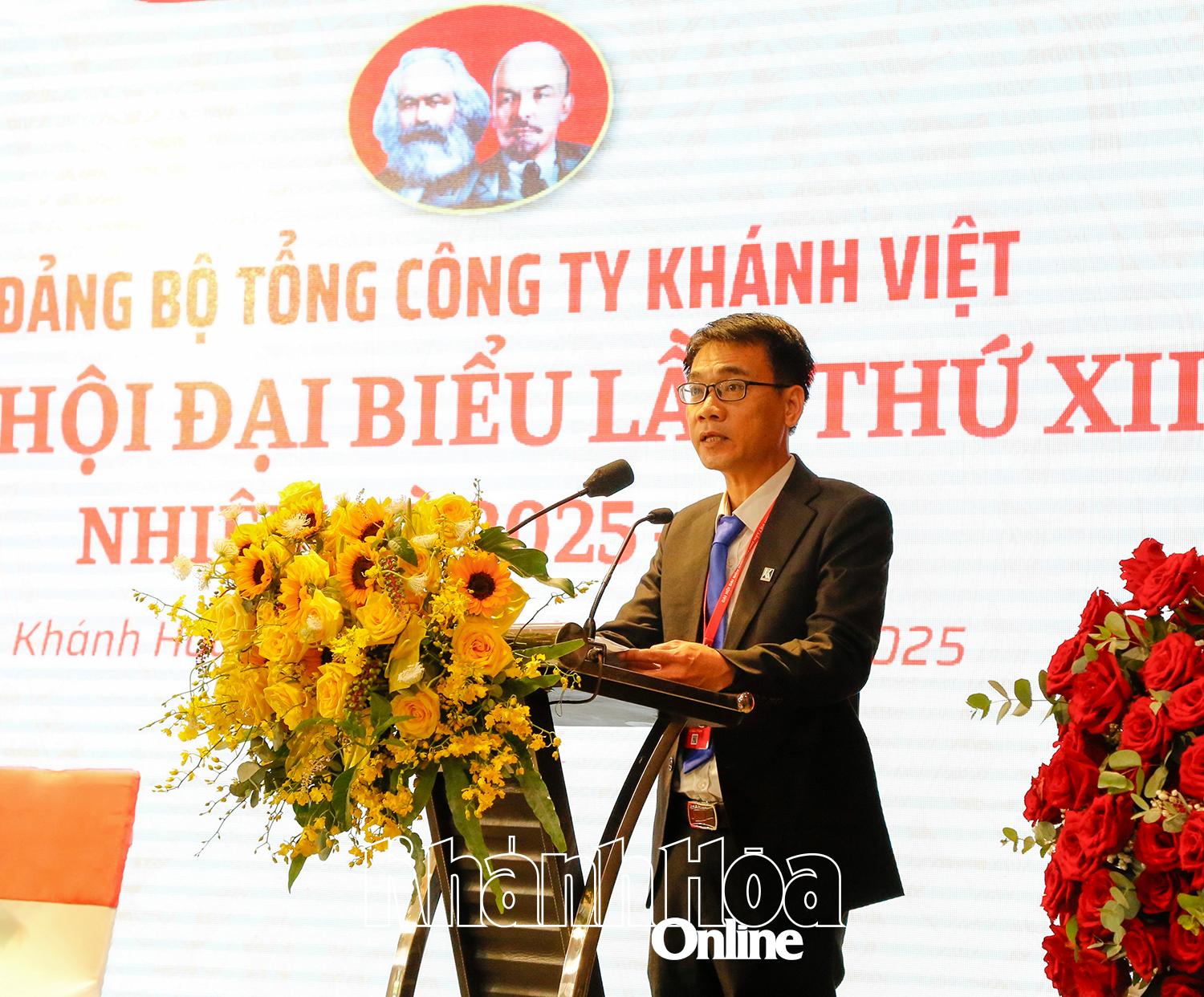 លោក Le Quoc Thanh - លេខាបក្សអាណត្តិ ២០២០-២០២៥ ប្រធានក្រុមប្រឹក្សាភិបាលនៃសមាជិក Khatoco ថ្លែងសុន្ទរកថាបើកនៅសមាជ។
