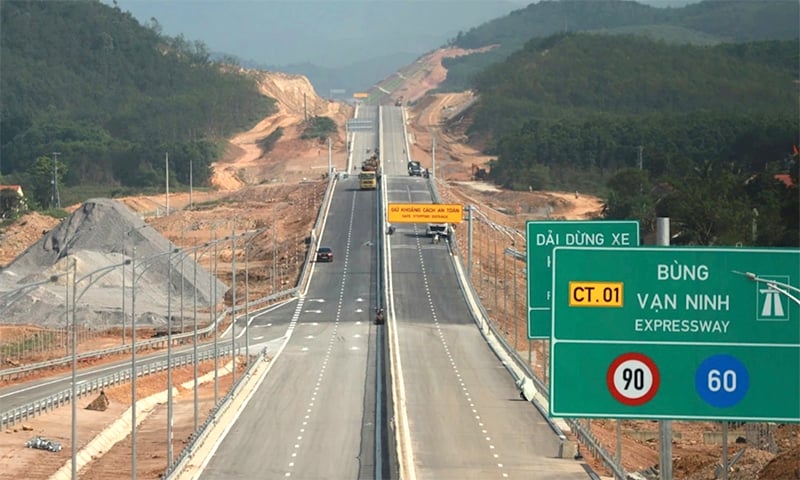 Dự án thành phần Bùng-Vạn Ninh vừa thông xe vào dịp 30/4.