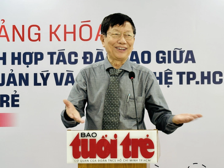 Sinh viên Trường đại học Quản lý và Công nghệ TP.HCM  bắt đầu học tại báo Tuổi Trẻ - Ảnh 3.