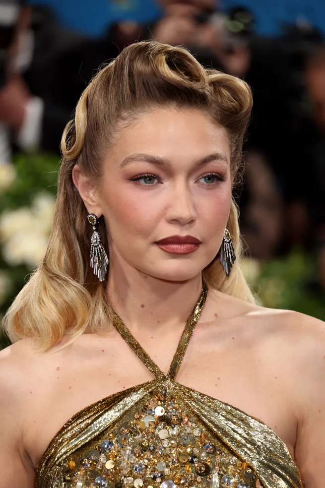 Những kiểu tóc ấn tượng nhất Met Gala 2025: Jennie, Dua Lipa - Ảnh 4.