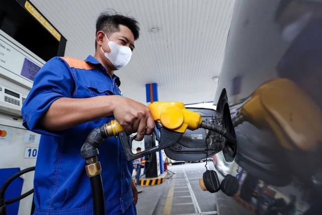 Giá xăng dầu hôm nay 7.5.2025: Bật tăng hơn 3%- Ảnh 1.