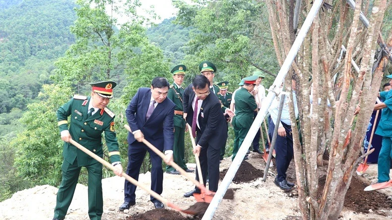 Thiêng liêng Lễ Thượng cờ đầu tiên tại Cột cờ A Pa Chải ảnh 4