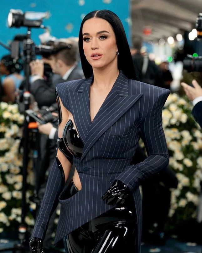Những kiểu tóc ấn tượng nhất Met Gala 2025: Jennie, Dua Lipa - Ảnh 11.