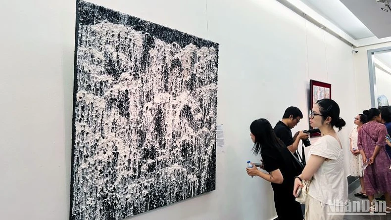 Khởi động Cuộc thi UOB Painting of the Year năm 2025 tại Việt Nam ảnh 1