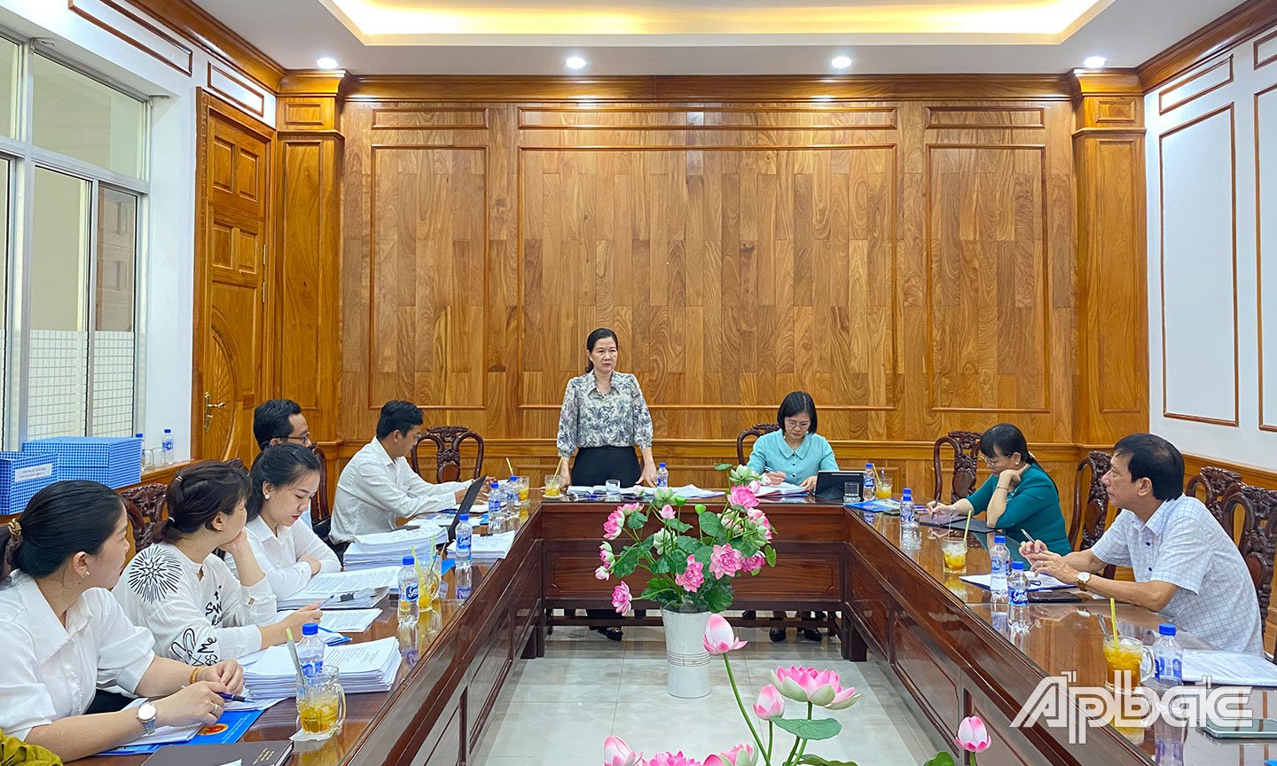 Quang cảnh buổi làm việc.