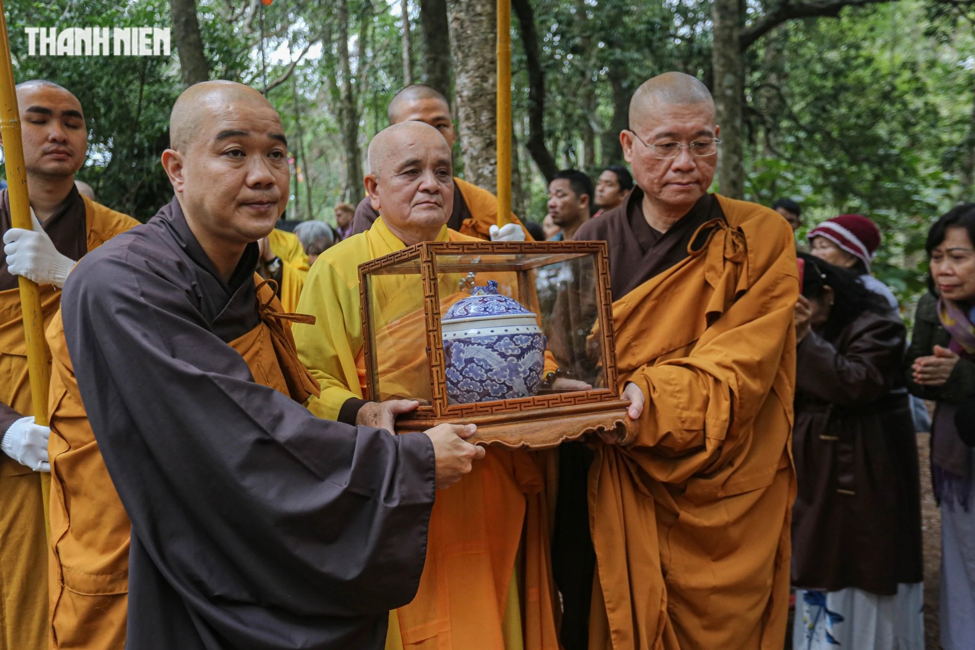 Hàng ngàn phật tử đảnh lễ xá lợi thiền sư Thích Nhất Hạnh trong lễ đại tường- Ảnh 5.