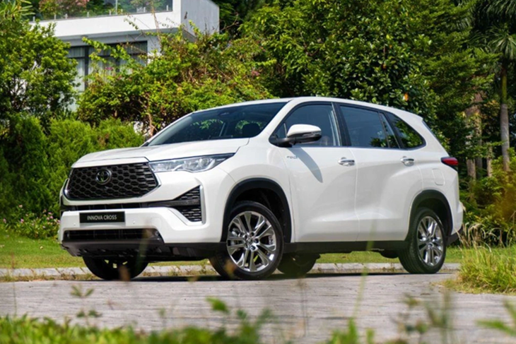 Toyota Innova Exclusive Edition - MPV 