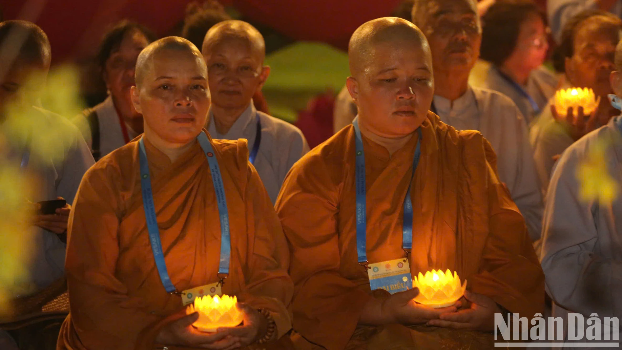 [Ảnh] Hoa đăng sáng lung linh mừng Đại lễ Vesak 2025 ảnh 3