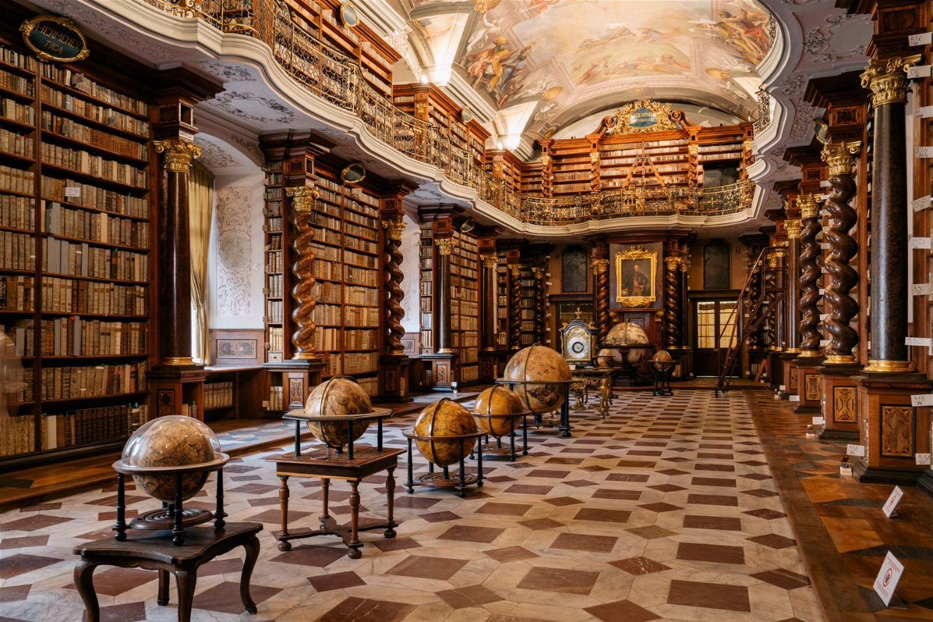 tourism-destinations-prague-5.png