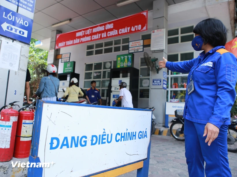 Một điểm bán xăng của Petrolimex tại Hà Nội. (Ảnh: Đức Duy/Vietnam+)