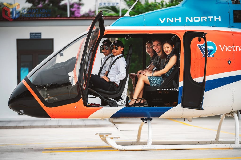 Dịch vụ ngắm vịnh Hạ Long từ trên cao tại Khu du lịch quốc tế Tuần Châu, TP Hạ Long. Ảnh: Hoàng Quỳnh