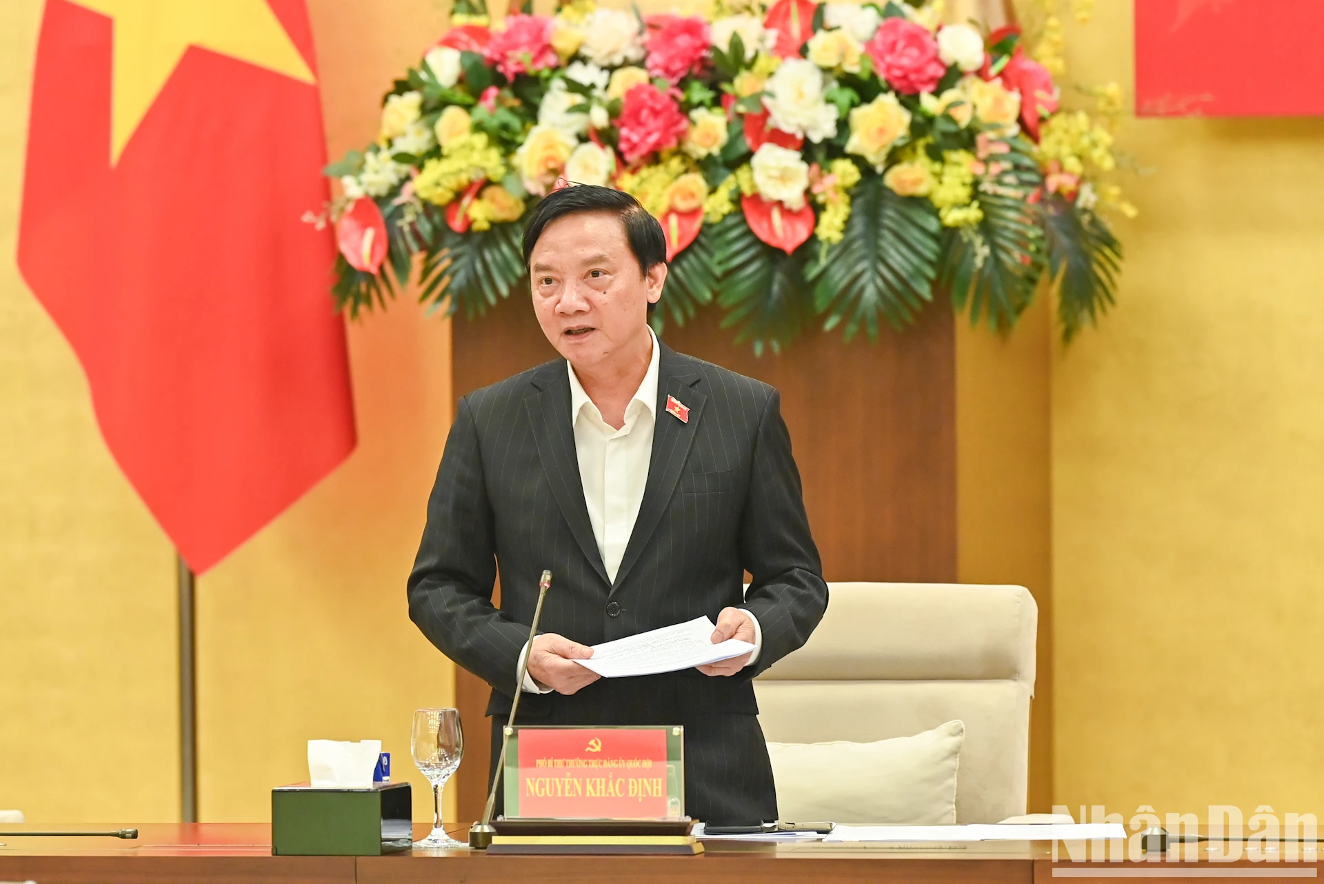 [Ảnh] Chủ tịch Quốc hội Trần Thanh Mẫn chủ trì phiên họp Tiểu ban Văn kiện Đại hội đại biểu Đảng bộ Quốc hội lần thứ nhất ảnh 8