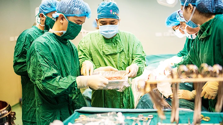 Gleichzeitige Herz- und Lebertransplantation über Nacht, Foto 3