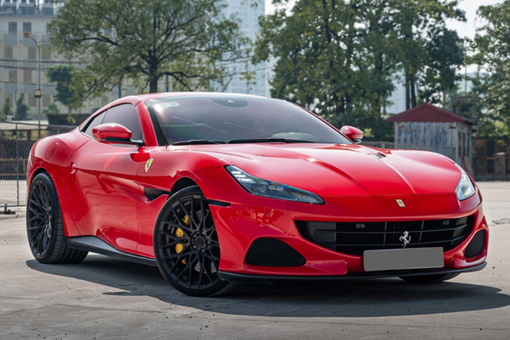 Với sức mạnh này, phiên bản nâng cấp của dòng siêu xe mui trần Ferrari Portofino M có thể tăng tốc từ vị trí xuất phát lên 100 km/h chỉ trong khoảng thời gian 3,45 giây, 0-200 km/h trong 9,8 giây, trước khi đạt tốc độ tối đa 320 km/h.