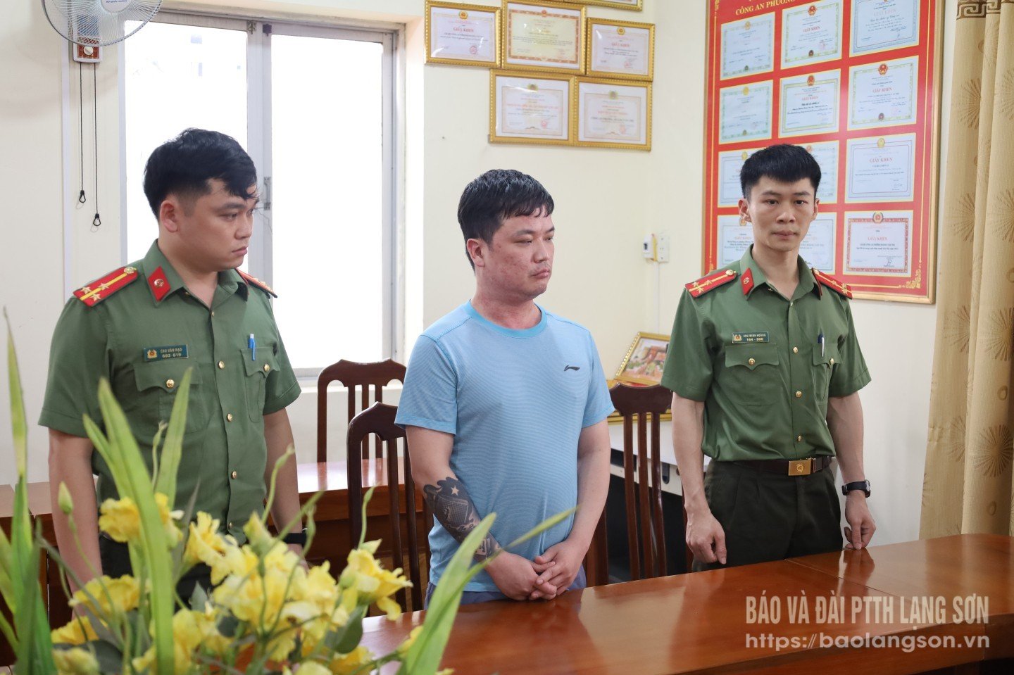 anh,4,doi,tuong,le,viet,hung,o,giua,16235408.jpg