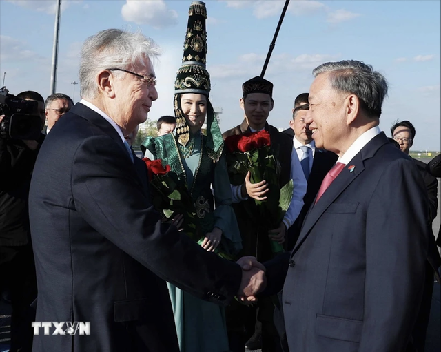 Tổng thống Kazakhstan ra sân bay đón Tổng Bí thư Tô Lâm - Ảnh 2.