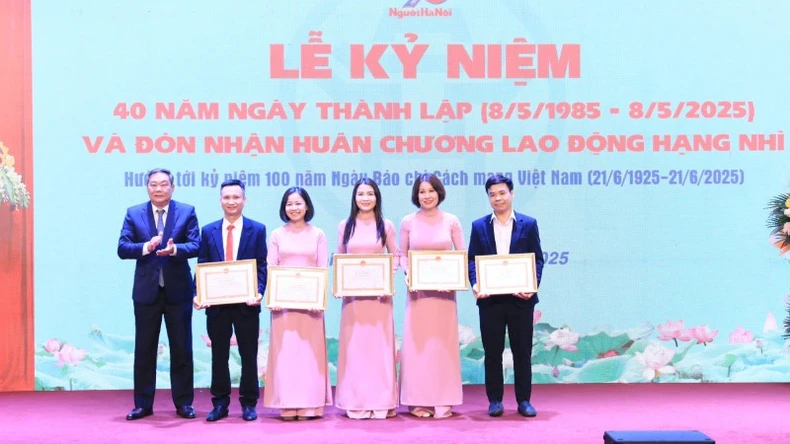 Tạp chí Người Hà Nội và hành trình 40 năm đồng hành cùng văn nghệ sĩ Thủ đô ảnh 3