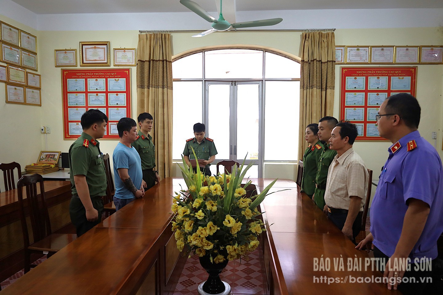 anh,3,co,quan,dieu,tra,cong,an,tinh,lang,son,ra,lenh,giu,nguoi,trong,truong,hop,khan,cap,doi,voi,doi,tuong,le,viet,hung,ve,hanh,vi,cuong,doat,tai,san,16234708.jpg