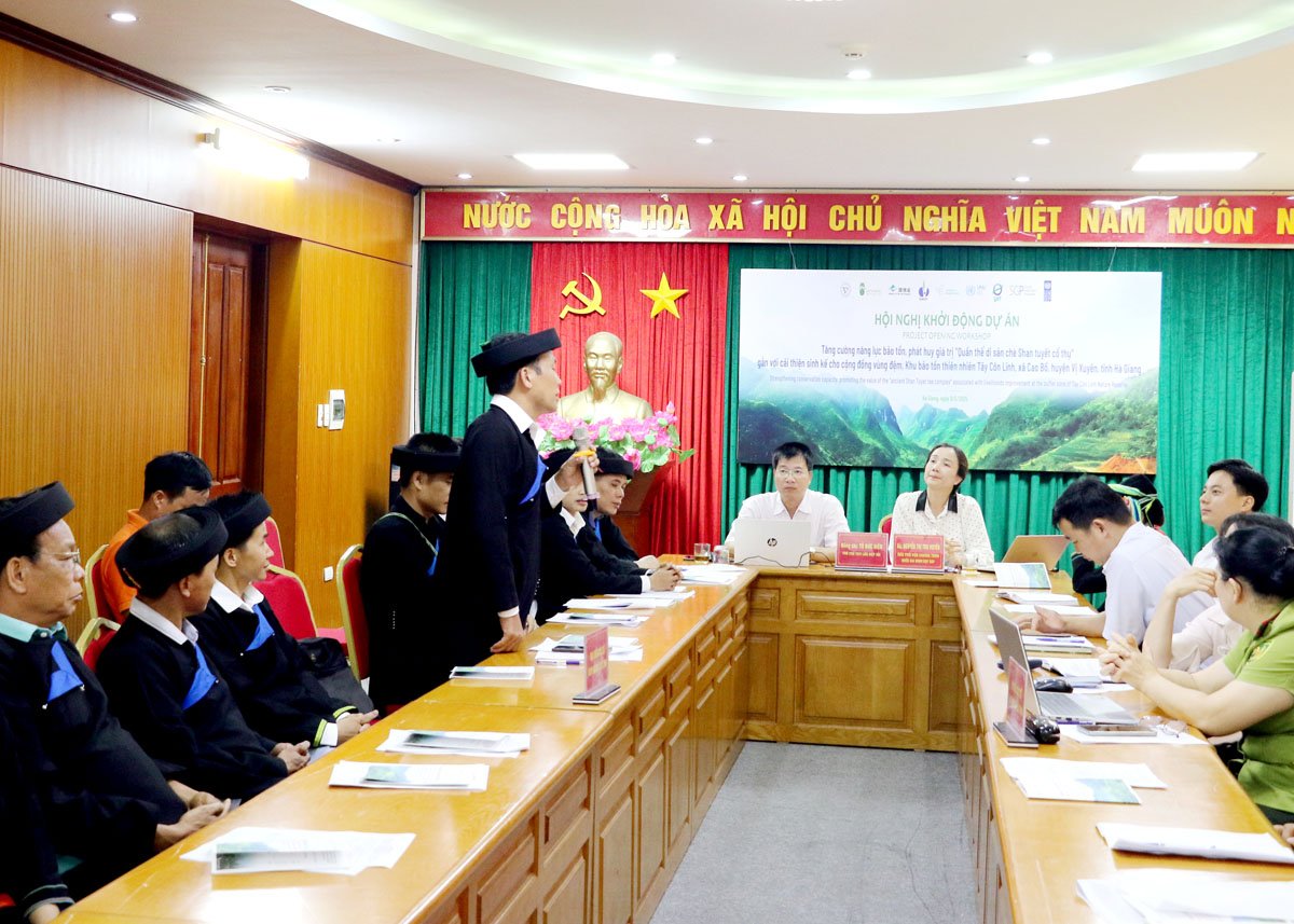 Các đại biểu thảo luận tại hội thảo.