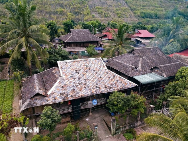 ttxvn-0805-nha-san-thai-trang-muong-lay-dien-bien-5.jpg
