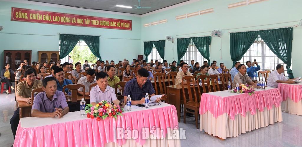 Các đại biểu tham dự hội nghị.