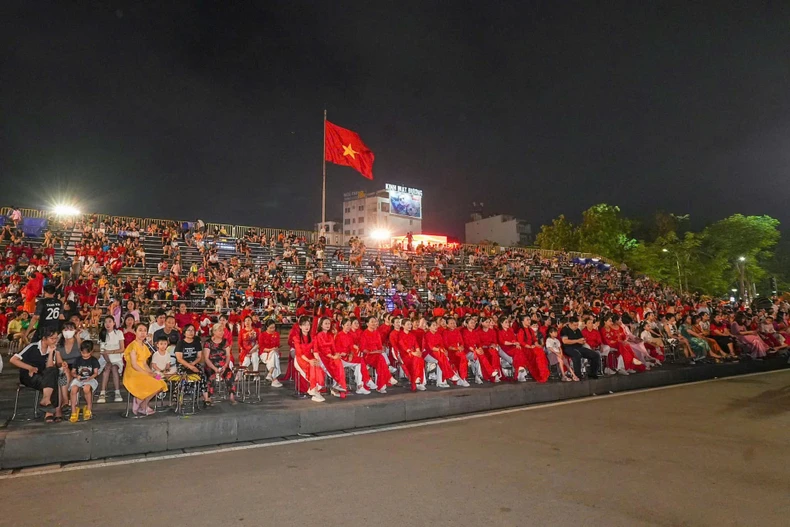 Hải Phòng rực rỡ sắc màu Lễ hội Áo dài 2025 ảnh 3