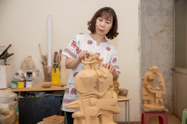 Triển lãm “Không gian phồn thực” của nữ nghệ sĩ điêu khắc Lưu Thanh Lan ảnh 3