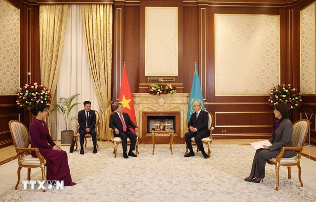 Tổng thống Kazakhstan ra sân bay đón Tổng Bí thư Tô Lâm - Ảnh 6.