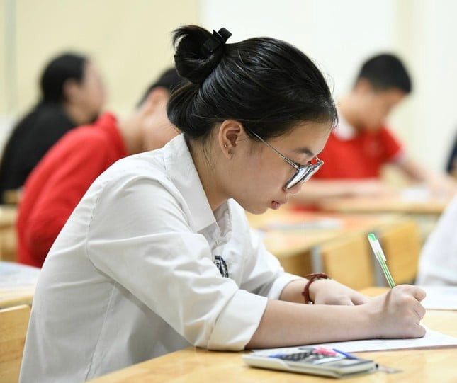 Công bố đồng thời kết quả thi và điểm chuẩn lớp 10 có làm khó trường tư? ảnh 1