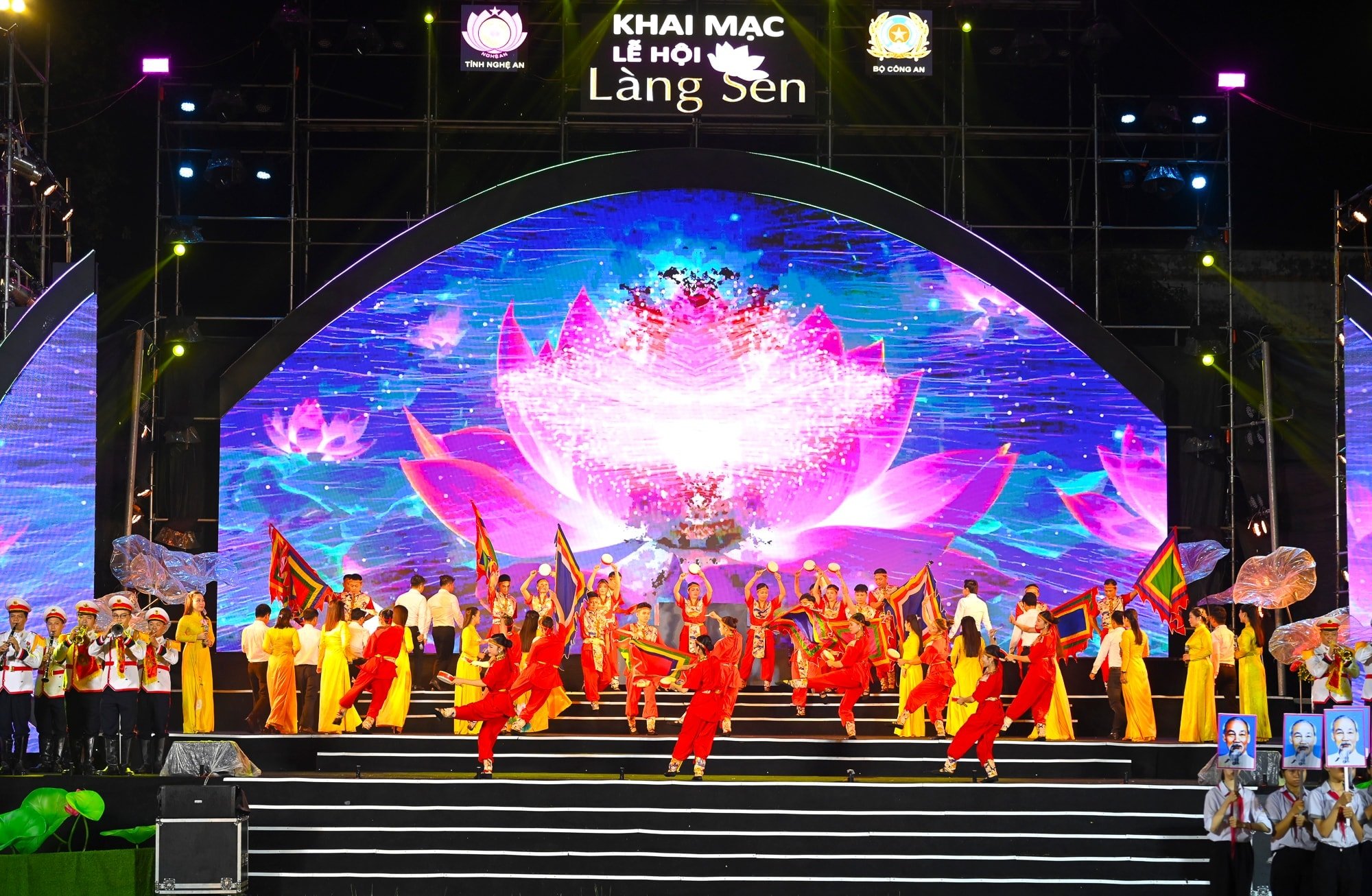 Lễ hội Làng Sen