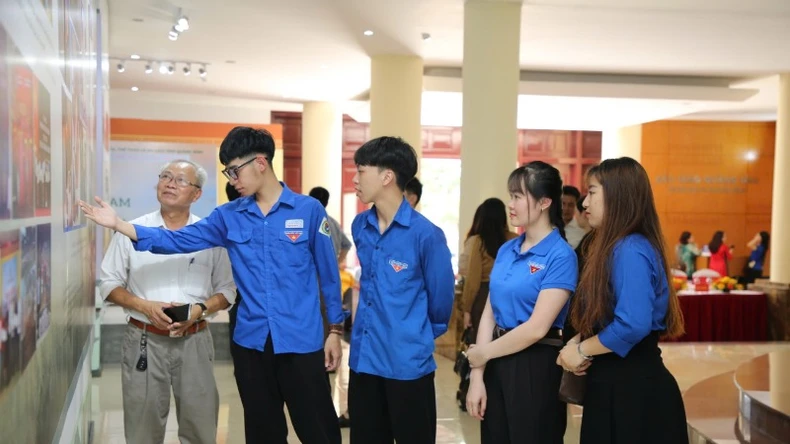 Trưng bày chuyên đề báo chí cách mạng Việt Nam - một thế kỷ xung trận tại Quảng Bình ảnh 4