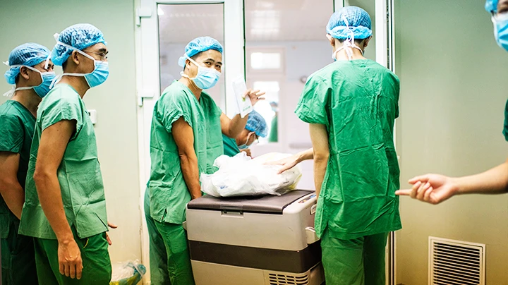Gleichzeitige Herz- und Lebertransplantation über Nacht, Foto 5