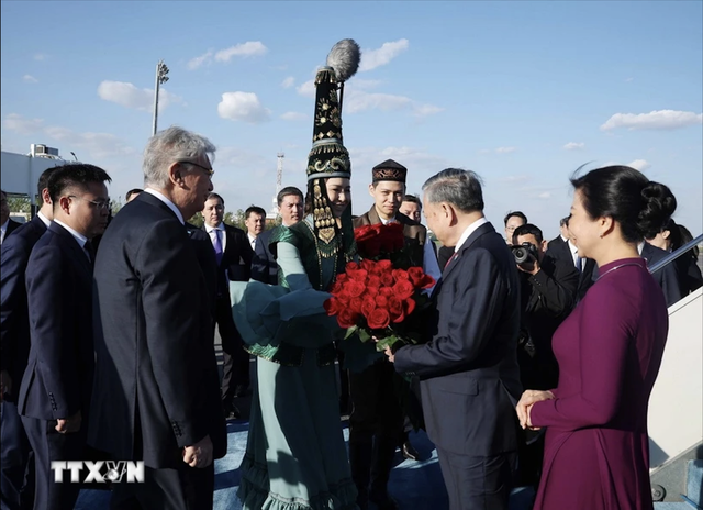 Tổng thống Kazakhstan ra sân bay đón Tổng Bí thư Tô Lâm - Ảnh 3.