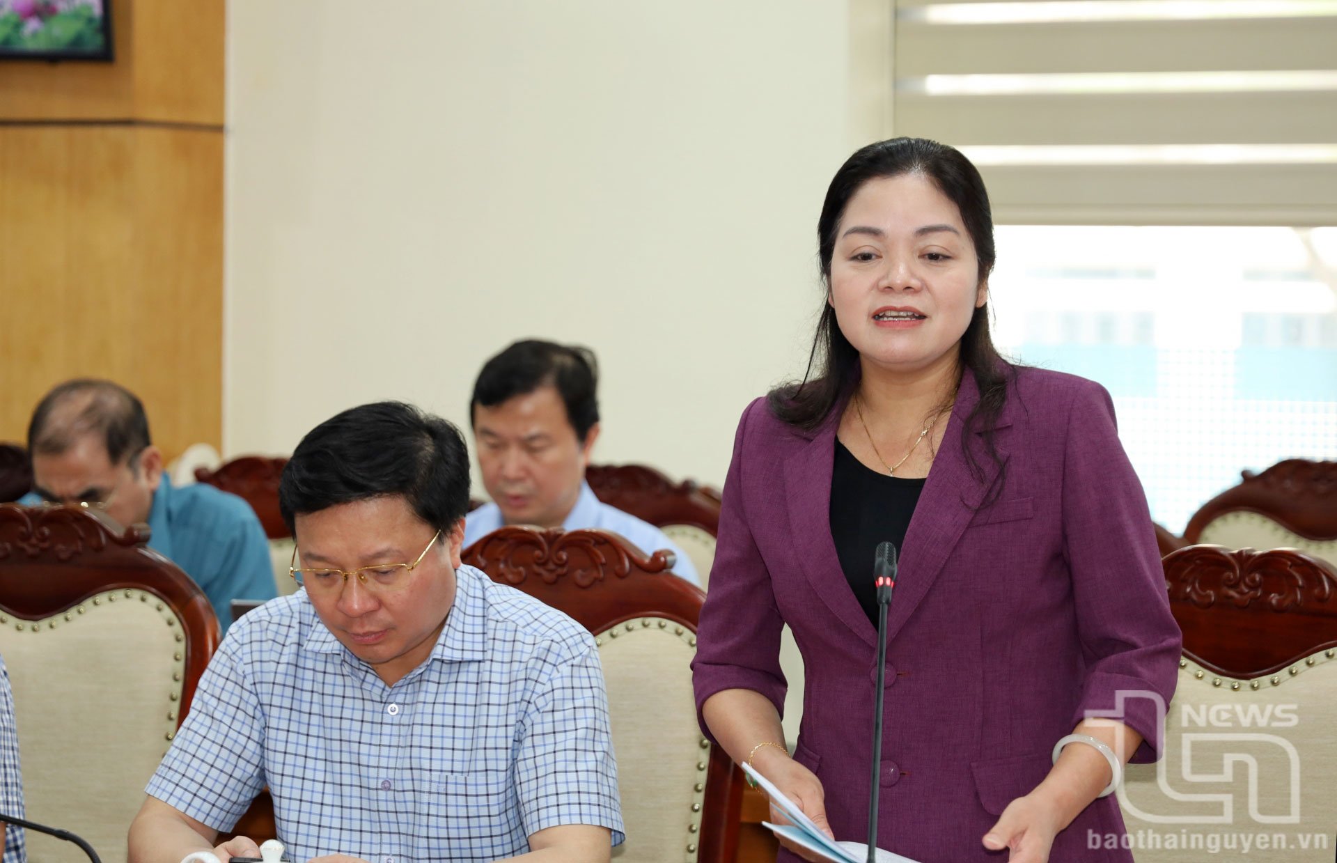 Đồng chí Phó Chủ tịch UBND tỉnh Nguyễn Thị Loan phát biểu tại Hội nghị.