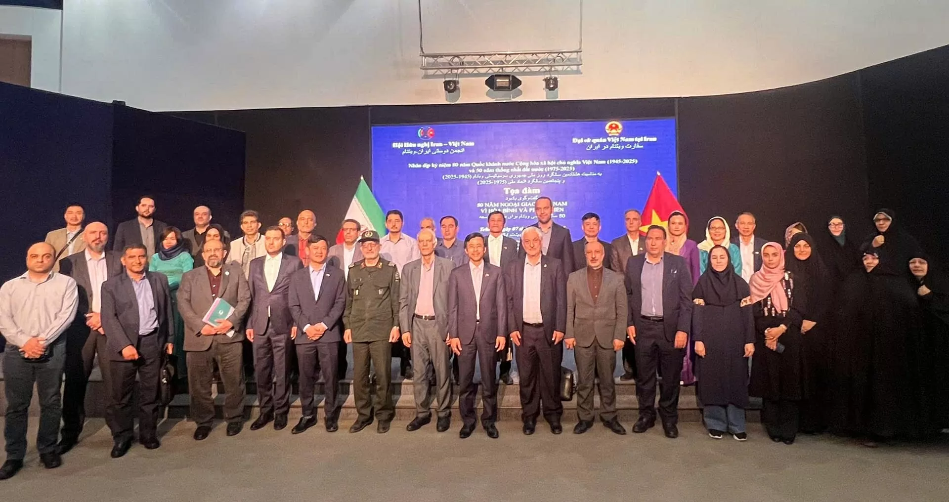 Tọa đàm và triển lãm ảnh về ‘80 năm Ngoại giao Việt Nam vì hòa bình và phát triển’ tại Iran