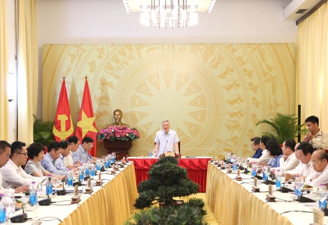 Phó Thủ tướng Thường trực Chính phủ Nguyễn Hòa Bình làm việc với lãnh đạo TP HCM- Ảnh 2.