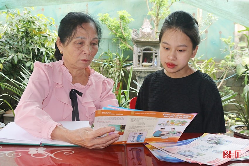 Gắn bó với công tác dân số hơn 40 năm, nhưng mức phụ cấp mà bà Trần Thúy Hưng nhận được vẫn chưa tương xứng.