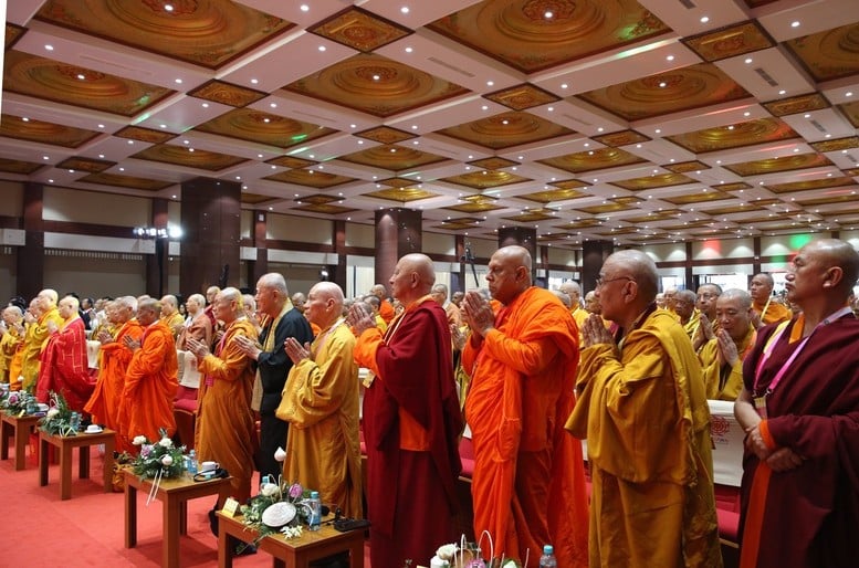 Phó Thủ tướng Nguyễn Hòa Bình tin tưởng và hy vọng các vị khách quốc tế, các đại biểu sẽ mang thông điệp Vesak 2025 tại Việt Nam với niềm tin yêu về một cuộc sống hòa bình, tốt đẹp đến với các quốc gia, vùng lãnh thổ và cộng đồng thế giới - Ảnh: VGP/Nguyễn Hoàng