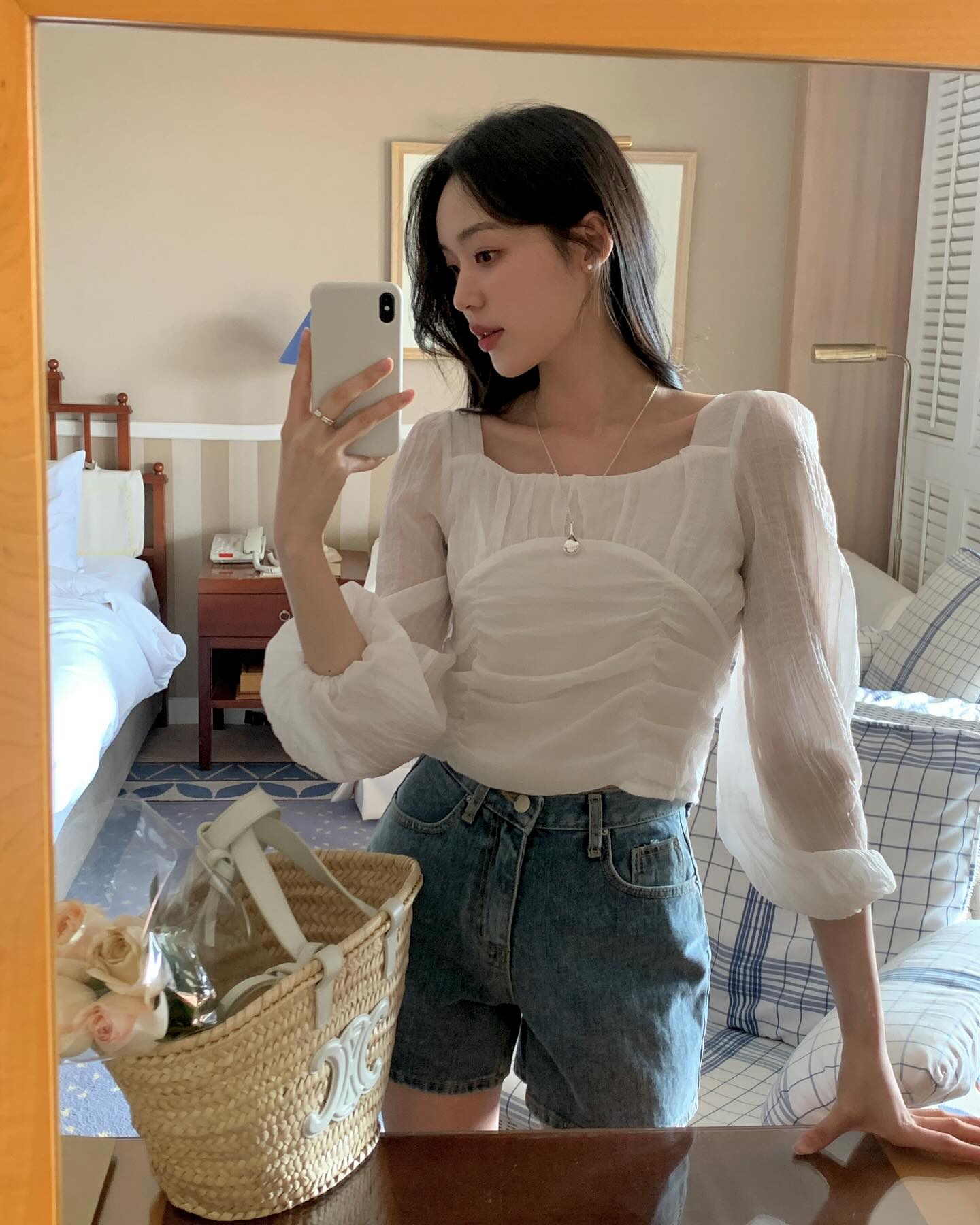 Mặc quần short khéo như thế này, chị em có hình sống ảo cực đẹp - Ảnh 10.