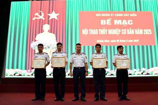 Hải đoàn 21 tổ chức thành công Hội thao thủy nghiệp cơ bản năm 2025- Ảnh 3.