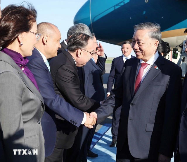 Tổng thống Kazakhstan ra sân bay đón Tổng Bí thư Tô Lâm - Ảnh 4.