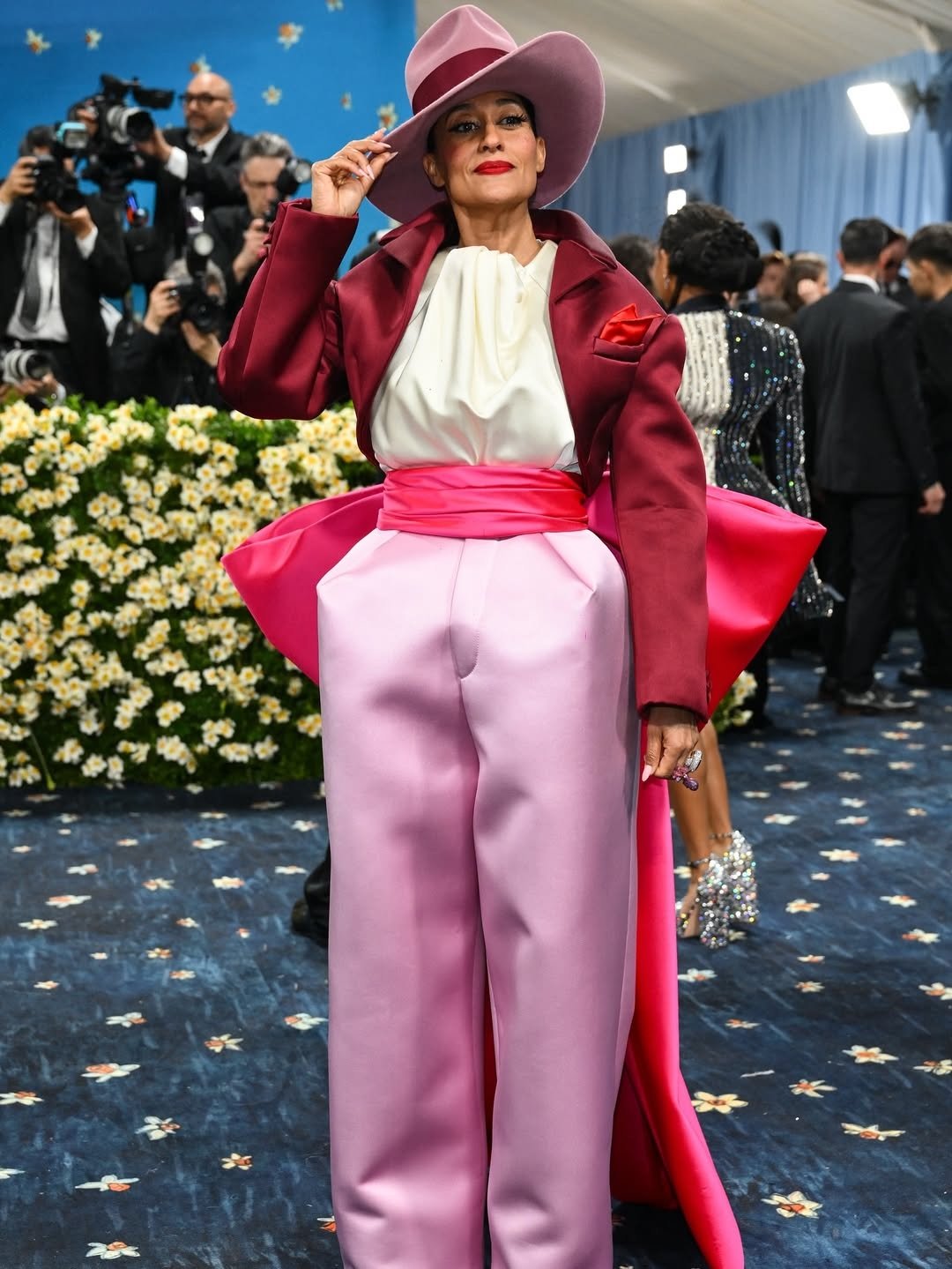 Để xuất hiện vài phút tại Met Gala, dàn sao đã chuẩn bị cầu kỳ thế nào? - 16