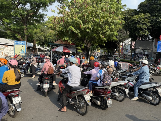 Diễu binh 30.4 ở TP.HCM: Người dân ngày mai đi xem cần phải lưu ý những điều này- Ảnh 2.