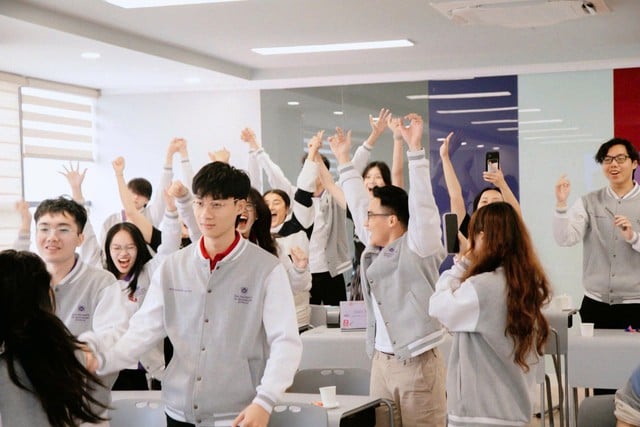 Trường đại học Ngoại thương quy đổi điểm IELTS, SAT như thế nào? - Ảnh 1.