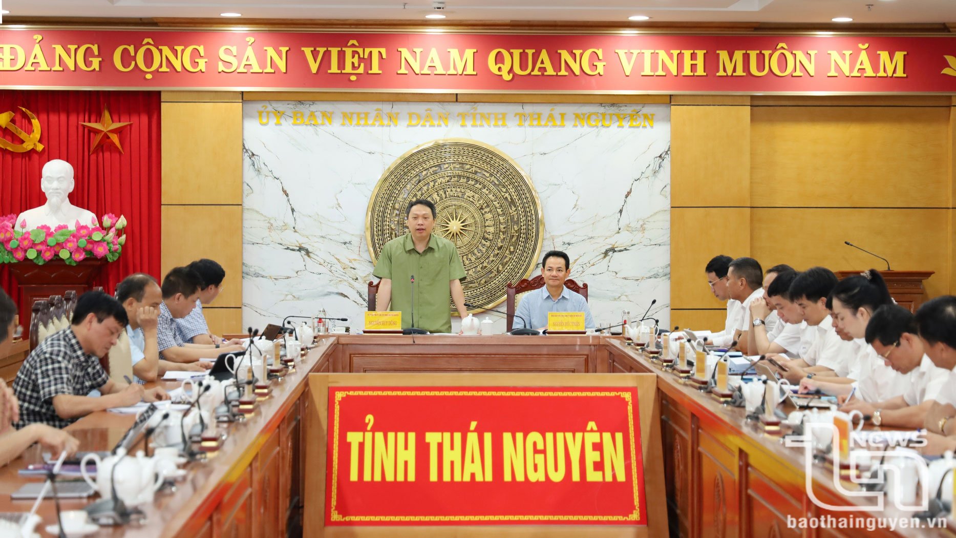 đồng chí Nguyễn Huy Dũng, Phó Bí thư Tỉnh ủy, Chủ tịch UBND tỉnh Thái Nguyên và đồng chí Nguyễn Đức Thiện, Tổng Giám đốc Tổng Công ty Điện lực miền Bắc, đồng chủ trì Hội nghị