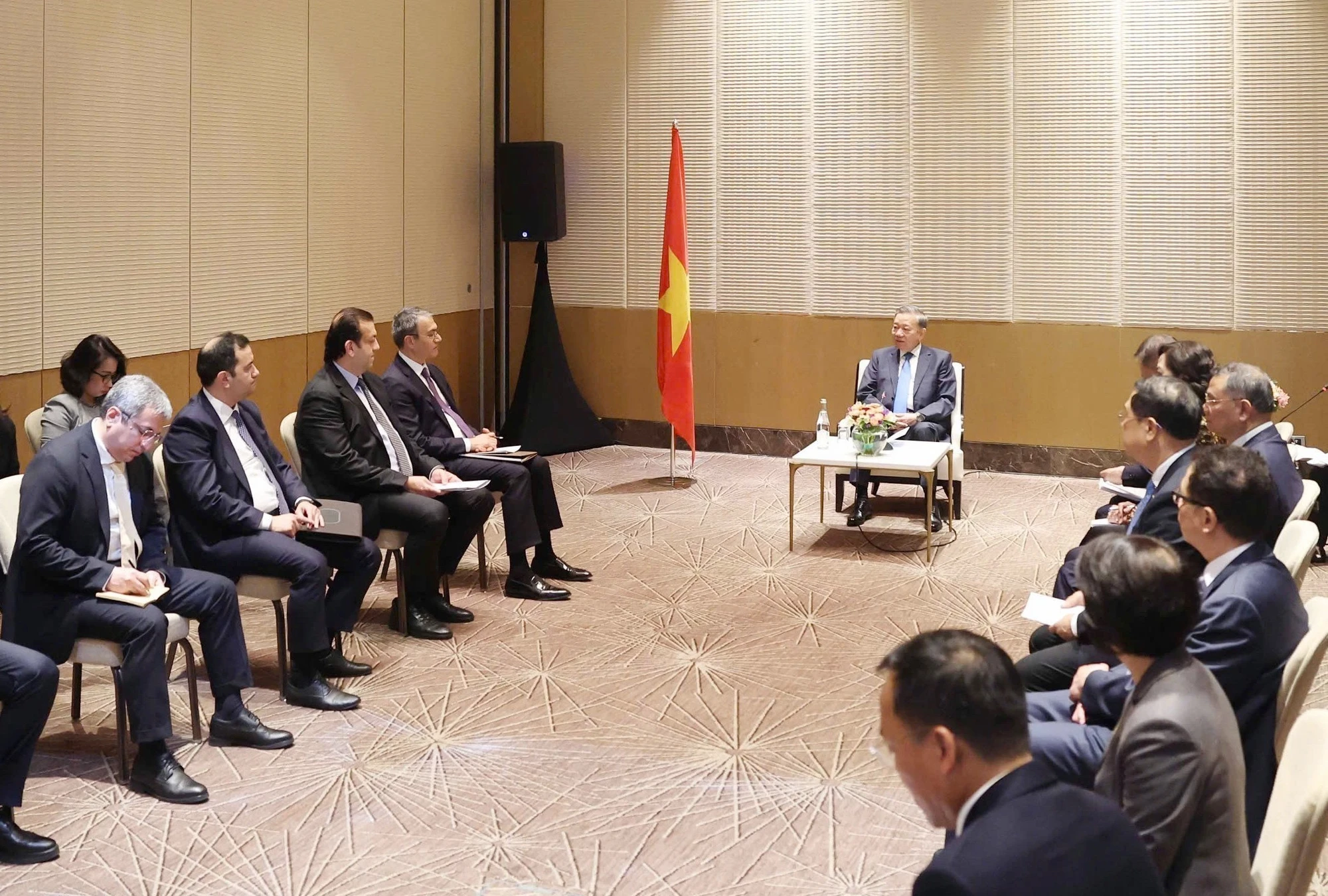 [Ảnh] Tổng Bí thư Tô Lâm tiếp lãnh đạo doanh nghiệp tiêu biểu Azerbaijan ảnh 2