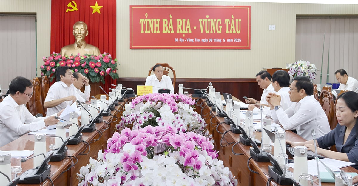 Ông Nguyễn Văn Thọ, Chủ tịch UBND tỉnh chủ trì cuộc họp.