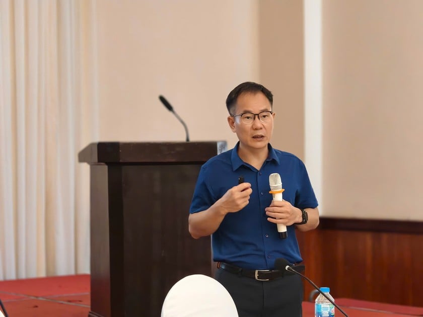 TS. Nguyễn Ngọc Anh - Giám đốc Trung tâm Nghiên cứu Chính sách và Phát triển (DEPOCEN) trình bày tham luận tại hội thảo