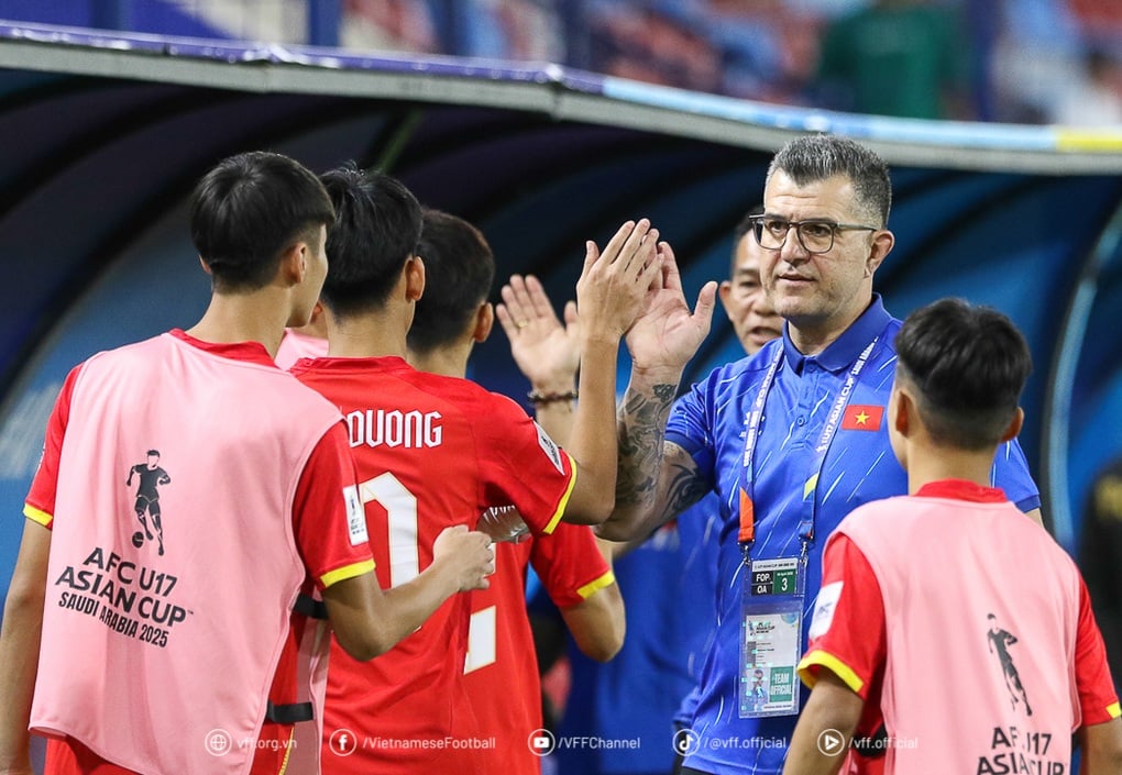 HLV Cristiano Roland công bố danh sách U16 Việt Nam sang Trung Quốc thi đấu - 1