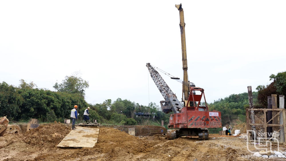 Đến nay, cầu Phú Đồng thuộc Dự án đường Vành đai I (đoạn Bờ Đậu, Phú Lương - Hóa Thượng, Đồng Hỷ) tuyến tránh đô thị Đồng Hỷ được thi công đạt trên 20% khối lượng.